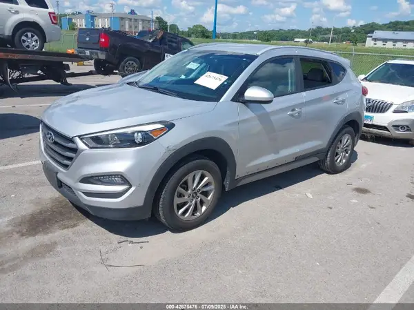 KM8J33A46HU327369 2017 HYUNDAI TUCSON - Image 2