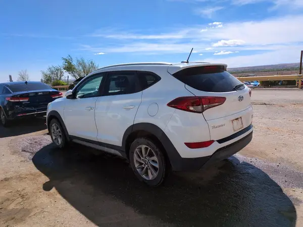 KM8J33A46HU331406 2017 HYUNDAI TUCSON - Image 2