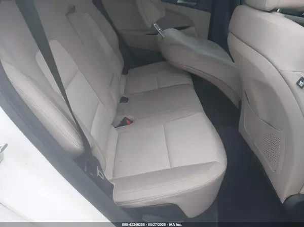 KM8J33A46HU343250 2017 HYUNDAI TUCSON - Image 8