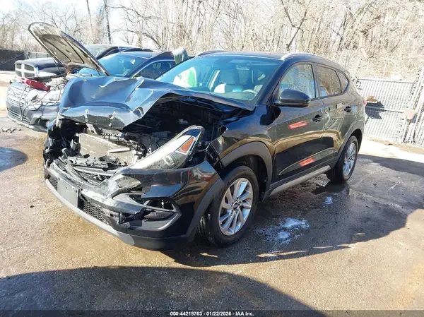 KM8J33A46HU354832 2017 HYUNDAI TUCSON - Image 2
