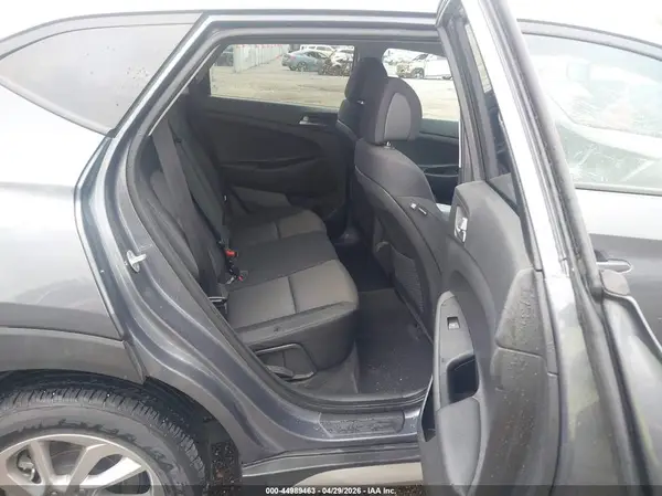 KM8J33A46HU373655 2017 HYUNDAI TUCSON - Image 8