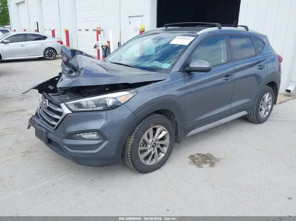 KM8J33A46HU413992 2017 HYUNDAI TUCSON - Image 2