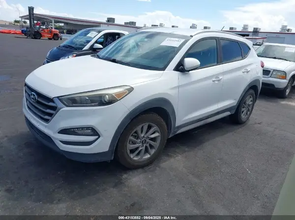 KM8J33A46HU446779 2017 HYUNDAI TUCSON - Image 2