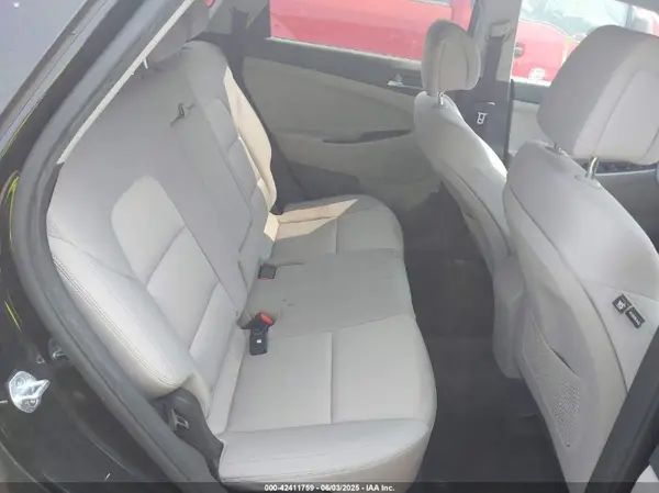 KM8J33A46HU450394 2017 HYUNDAI TUCSON - Image 8
