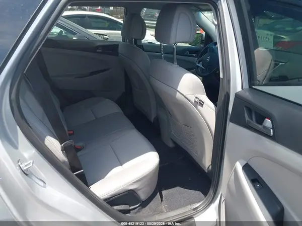KM8J33A46HU455983 2017 HYUNDAI TUCSON - Image 8