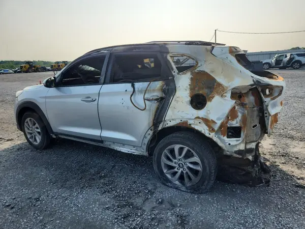 KM8J33A46HU471049 2017 HYUNDAI TUCSON - Image 2