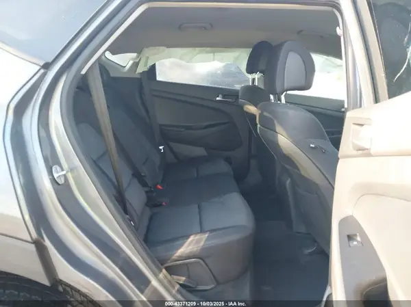 KM8J33A46HU473769 2017 HYUNDAI TUCSON - Image 8