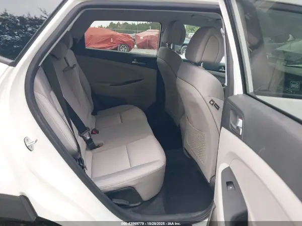 KM8J33A46HU486666 2017 HYUNDAI TUCSON - Image 8
