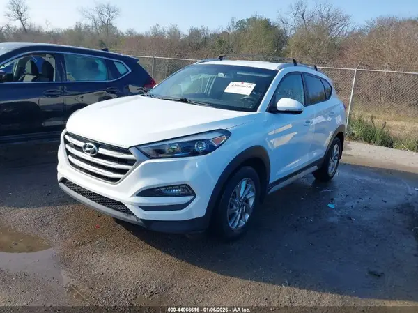 KM8J33A46HU534375 2017 HYUNDAI TUCSON - Image 2