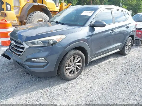 KM8J33A46HU564816 2017 HYUNDAI TUCSON - Image 2