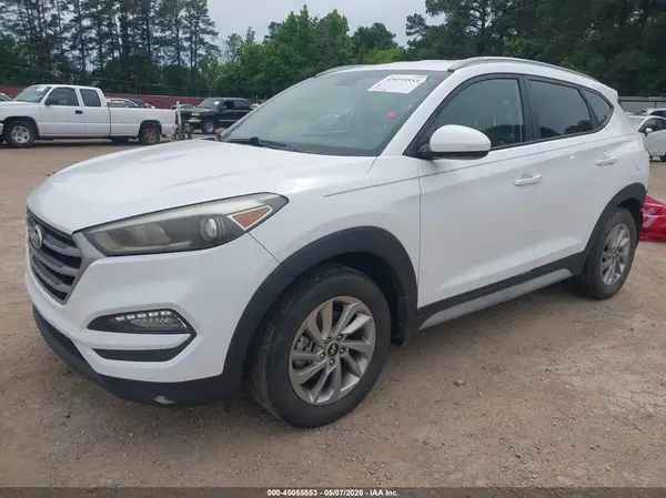 KM8J33A46HU575623 2017 HYUNDAI TUCSON - Image 2