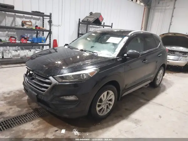 KM8J33A46HU582779 2017 HYUNDAI TUCSON - Image 2