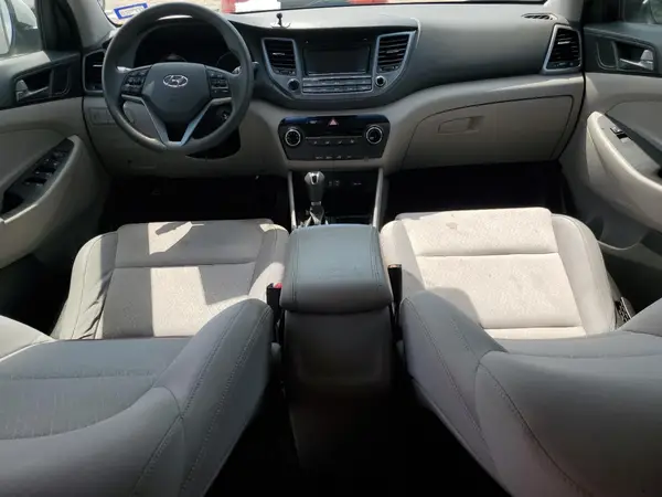KM8J33A46HU588100 2017 HYUNDAI TUCSON - Image 8