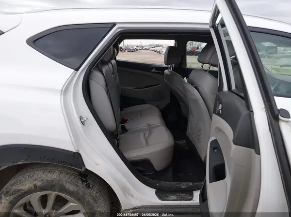 KM8J33A46JU616693 2018 HYUNDAI TUCSON - Image 8