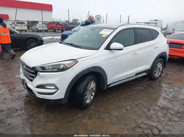 KM8J33A46JU623126 2018 HYUNDAI TUCSON - Image 2
