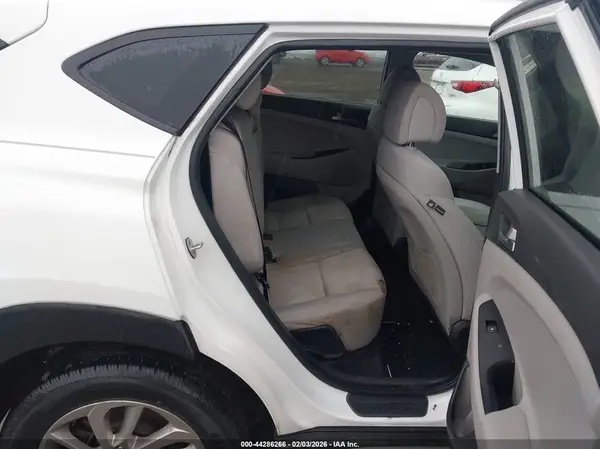KM8J33A46JU623126 2018 HYUNDAI TUCSON - Image 8