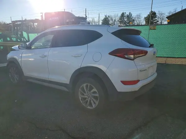 KM8J33A46JU630464 2018 HYUNDAI TUCSON - Image 2