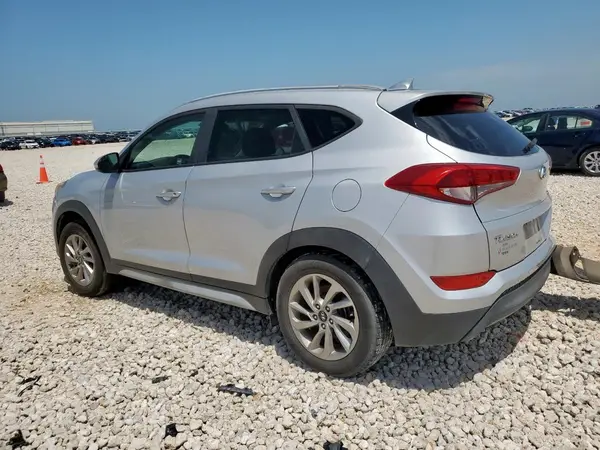 KM8J33A46JU639875 2018 HYUNDAI TUCSON - Image 2