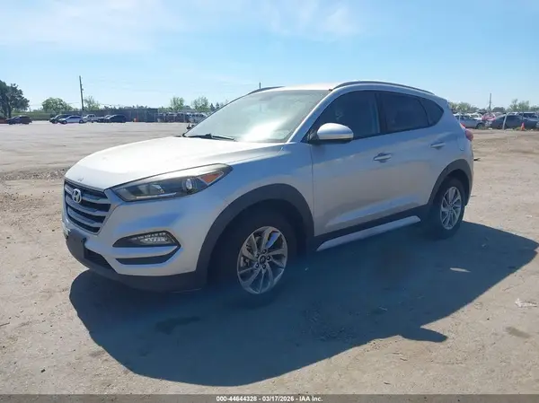 KM8J33A46JU639990 2018 HYUNDAI TUCSON - Image 2