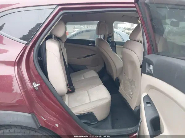 KM8J33A46JU640511 2018 HYUNDAI TUCSON - Image 8
