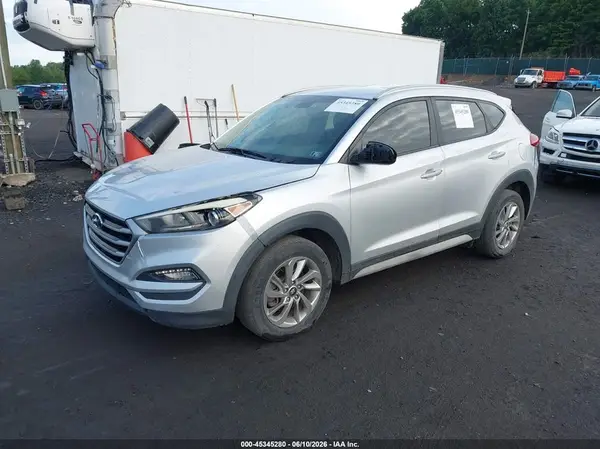 KM8J33A46JU648012 2018 HYUNDAI TUCSON - Image 2
