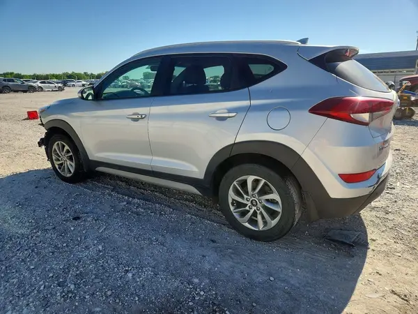 KM8J33A46JU651685 2018 HYUNDAI TUCSON - Image 2