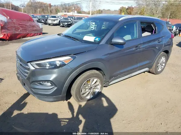 KM8J33A46JU663304 2018 HYUNDAI TUCSON - Image 2