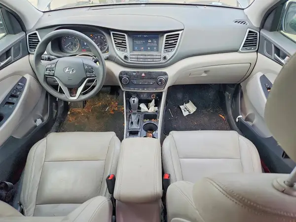 KM8J33A46JU663500 2018 HYUNDAI TUCSON - Image 8