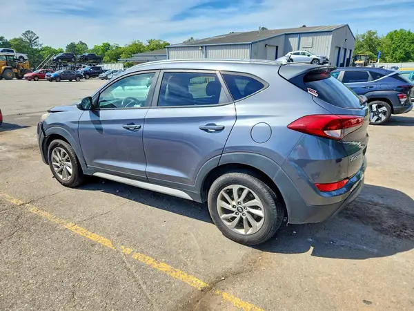KM8J33A46JU663528 2018 HYUNDAI TUCSON - Image 2