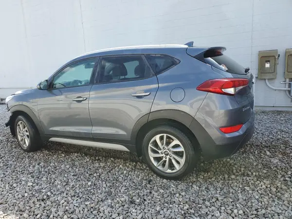 KM8J33A46JU663576 2018 HYUNDAI TUCSON - Image 2