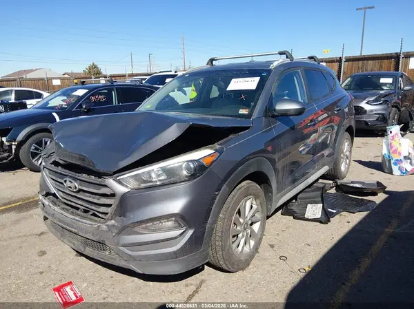 KM8J33A46JU667417 2018 HYUNDAI TUCSON - Image 2