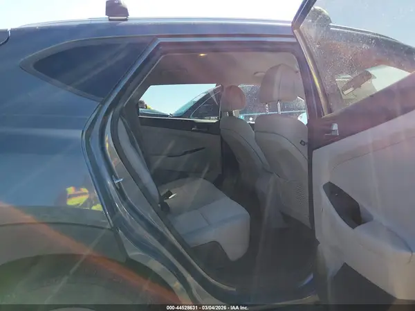 KM8J33A46JU667417 2018 HYUNDAI TUCSON - Image 8