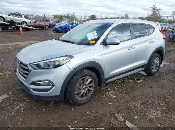 KM8J33A46JU670866 2018 HYUNDAI TUCSON - Image 2