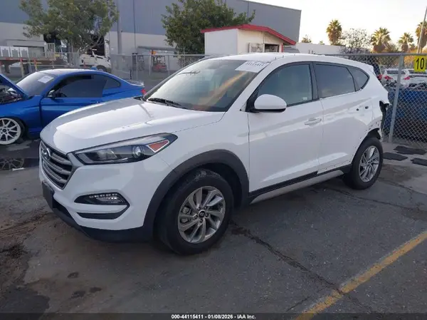 KM8J33A46JU671838 2018 HYUNDAI TUCSON - Image 2