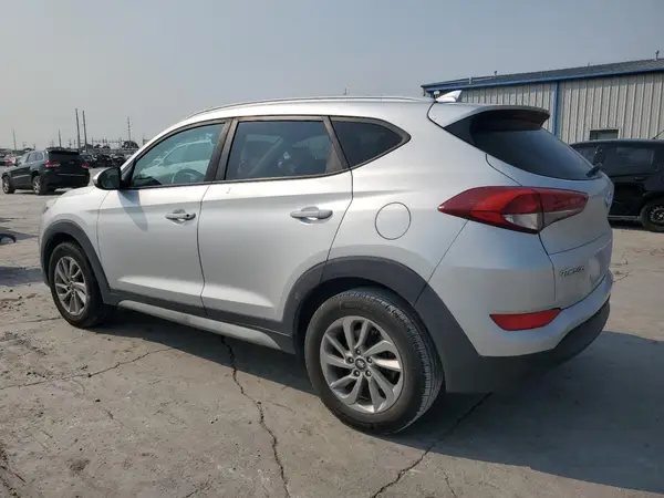 KM8J33A46JU677056 2018 HYUNDAI TUCSON - Image 2