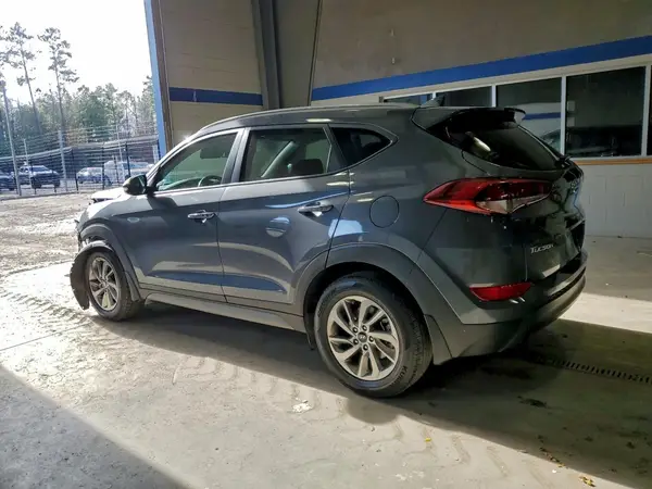 KM8J33A46JU681611 2018 HYUNDAI TUCSON - Image 2