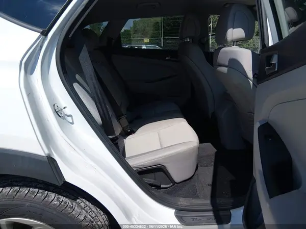 KM8J33A46JU691085 2018 HYUNDAI TUCSON - Image 8