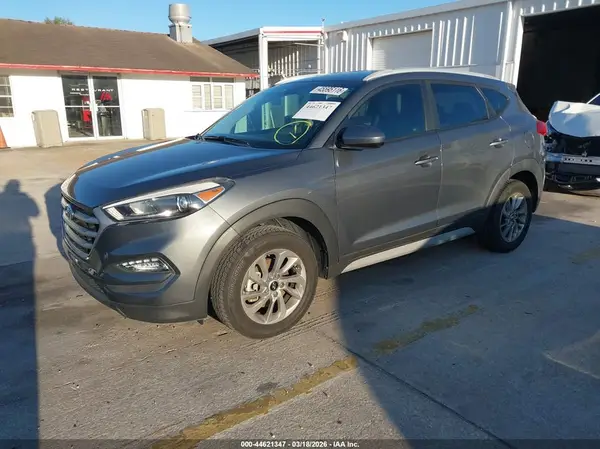 KM8J33A46JU694486 2018 HYUNDAI TUCSON - Image 2