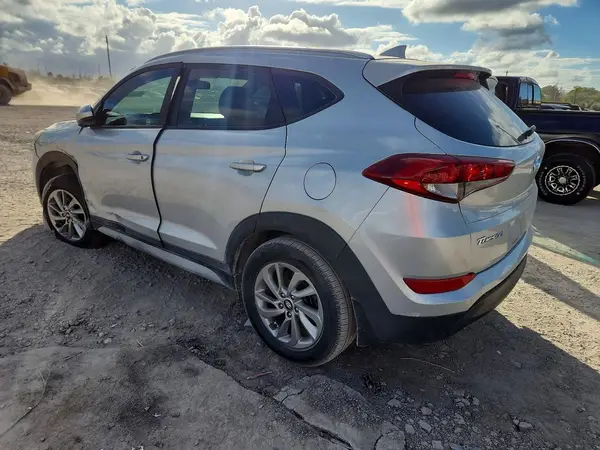 KM8J33A46JU694908 2018 HYUNDAI TUCSON - Image 2