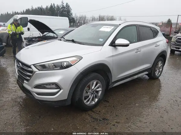 KM8J33A46JU695847 2018 HYUNDAI TUCSON - Image 2