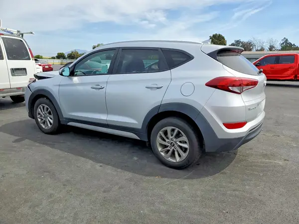 KM8J33A46JU697131 2018 HYUNDAI TUCSON - Image 2