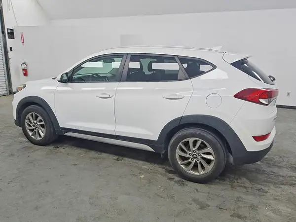 KM8J33A46JU716079 2018 HYUNDAI TUCSON - Image 2