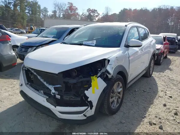 KM8J33A46JU717037 2018 HYUNDAI TUCSON - Image 2