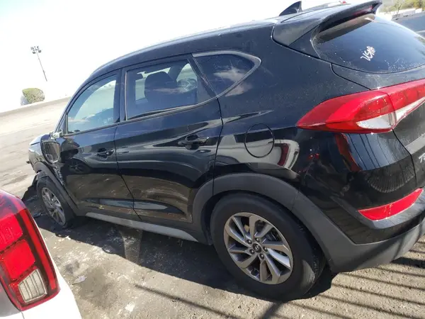 KM8J33A46JU721265 2018 HYUNDAI TUCSON - Image 2