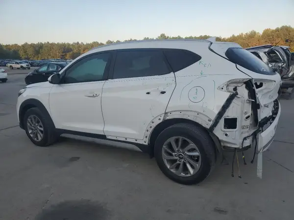 KM8J33A46JU737689 2018 HYUNDAI TUCSON - Image 2
