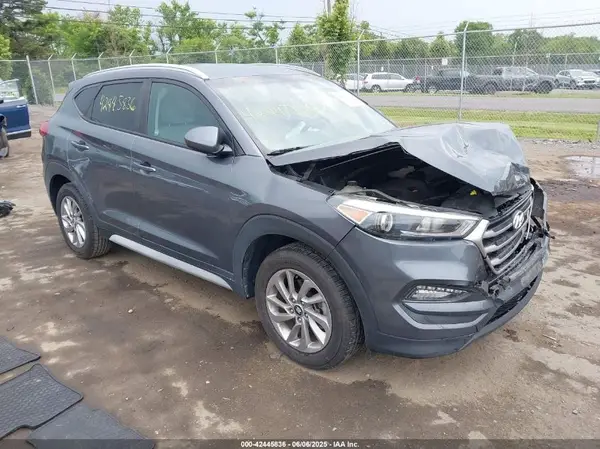 KM8J33A46JU747302 2018 HYUNDAI TUCSON - Image 1