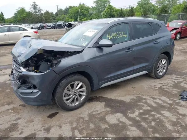 KM8J33A46JU747302 2018 HYUNDAI TUCSON - Image 2