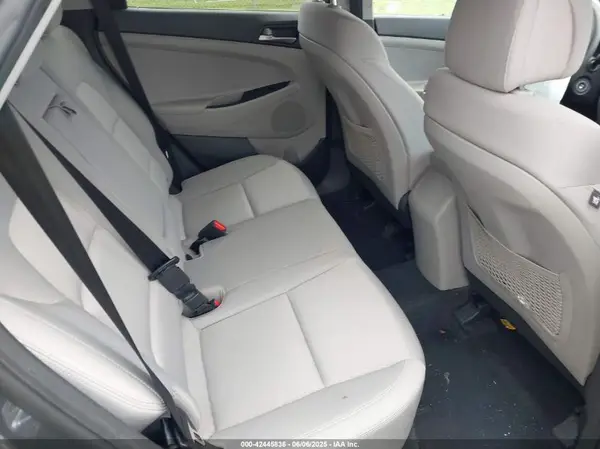 KM8J33A46JU747302 2018 HYUNDAI TUCSON - Image 8