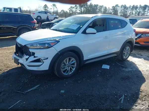 KM8J33A46JU750779 2018 HYUNDAI TUCSON - Image 2
