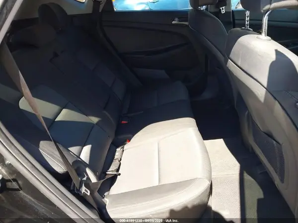 KM8J33A46JU750989 2018 HYUNDAI TUCSON - Image 8